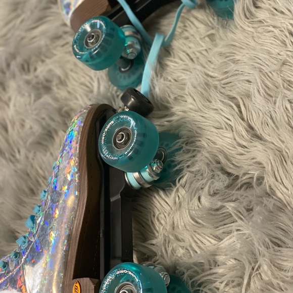 *NEW* Sure-Grip Prism Indoor Roller Skates - Picture 12 of 13